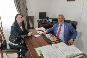 La concejal de cultura y el alcalde de Albox.