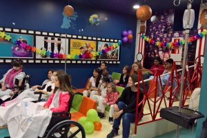 Sala de cine financiada con el Baby Pelón en el hospital Gregorio Marañón.