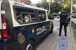 La Policía Nacional permanece investigando en el edificio de la calle Pavia, en el Zaidín.