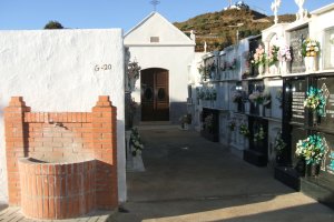 Cementerio  de Canjáyar, donde se han registrado un 22% de muertes superior a la media nacional.