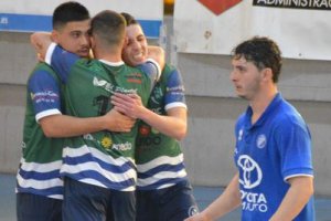 Los jugadores ejidenses celebran uno de los goles.