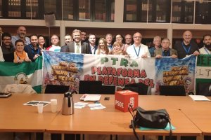 Miembros de la Plataforma por el Tren Público, Social y Sostenible de Almería.