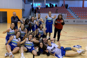 Las jugadoras roqueteras celebrando el triunfo.