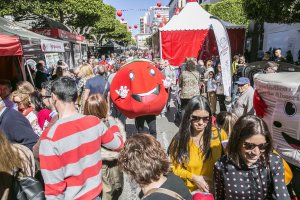 Tomatal, mascota del Día del Tomate.