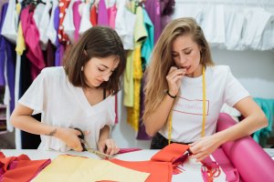 LORETO MARTÍNEZ y su equipo abrirán la primera tienda física de la marca en el Paseo de Almería.