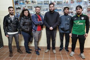 El equipo organizador posa tras la reunión de seguridad.