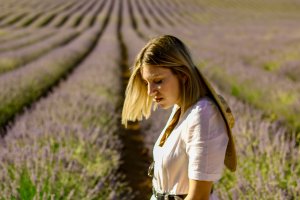 Nita Ripoll en Brihuega, donde viajó tras leer a Manu Leguineche. / Foto: Luis Manuel Yugo Mariblanca