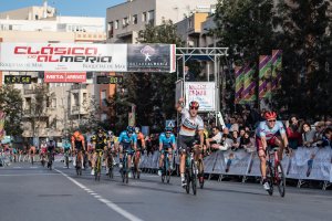 La meta en la Avenida Juan Carlos I de Roquetas y la salida en el Puerto.