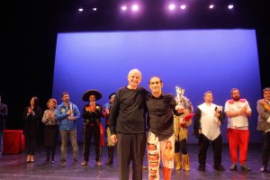 Antonio Navarro Guirado, Nono, recogió el 1º Premio otorgado a la comparsa ‘Noche de Gala’.