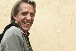 Luis Pastor sonriendo en una foto de archivo.