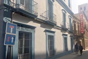 Vivienda antigua en la calle Hernán Cortés, que se convertirá en apartamentos turísticos.