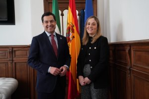 Juan manuel moreno, presidente de la Junta, y Emma Navarro, vicepresidenta del BEI.