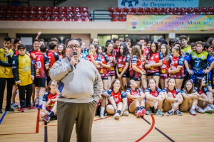 José Juan Rubí hablando a la cantera del BM Roquetas.