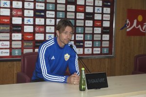 Guti en rueda de prensa tras el entrenamiento.