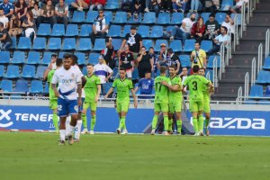 El Almería celebrando la victoria en Tenerife.