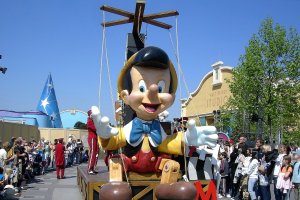 El SAE informa sobre varias ofertas de empleo en Disneyland París.