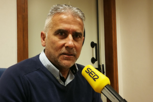 Pepe Morales comentando el partido en la Cadena SER.