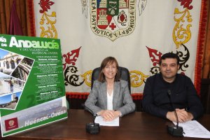 La alcaldesa y el edil de Cultura durante la presentación de los actos días atrás.