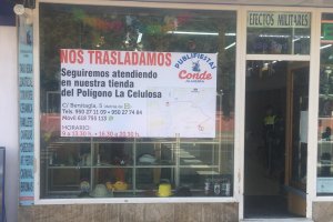 Escaparate del local ubicado en el número 70 de Padre Méndez.