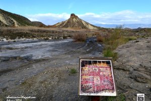 Cartel en mal estado instalado en la almeriense rambla Benavides. Foto: Juanen Pérez.
