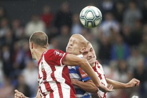 Una jugada del partido de la primera vuelta.