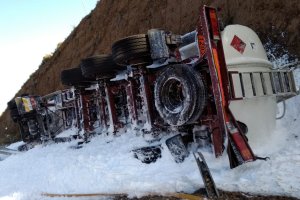 Ha sido rociado con espuma para evitar un posible incendio.