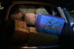 Fardos incautados por la Guardia Civil.