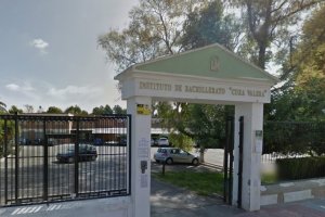 Entrada al instituto Cura Valera de Huércal-Overa.