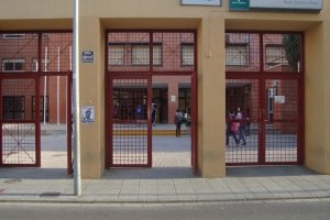 Puerta principal del IES Nicolás Salmerón.