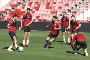 Rondo de calentamiento antes de trabajar aspectos tácticos.