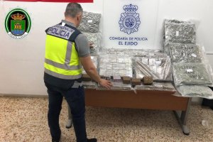 Incautados 201 kilos de hachís y 15 de marihuana.