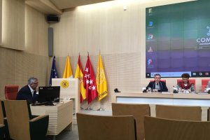 Momentos de la defensa de Tomás Cano de su tesis doctoral.