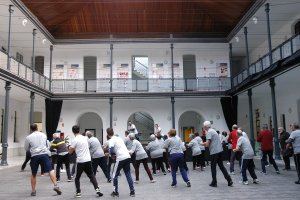 Dónde es mejor hacer ejercicio, ¿en casa, en la calle o en el gimnasio?