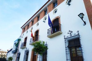 Las banderas ondean a media asta en el Ayutamiento.