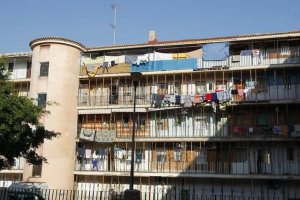 Viviendas apuntaladas en El Patio.