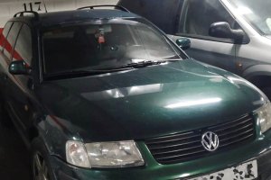 El vehículo inmovilizado por ser usado como taxi ilegal.