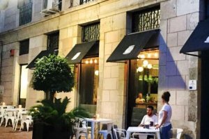 El Vino en un Barco, en el centro de la ciudad.