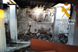 Estado en que quedó la chabola tras el incendio.