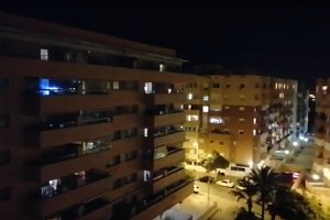 Aplausos desde los balcones de la capital almeriense este sábado.