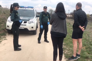 La Guardia Civil explicando algunas de las medidas.