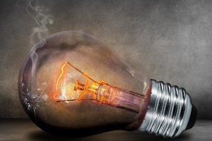 La Junta pide rebaja de impuestos de luz y agua.