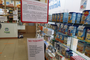 Esta farmacia de Almería no tiene alcohol de ningún tipo, glicerina, vaselina, mascarillas, gel ni desinfectante de manos.