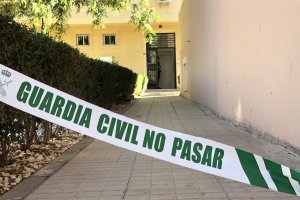 La Guardia Civil custodia el lugar del crimen