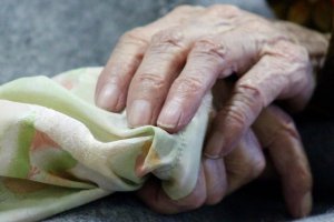 En España más de dos millones de personas mayores de 65 años viven solas.