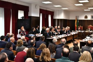 Acusados y abogados en la primera sesión de cuestiones previas