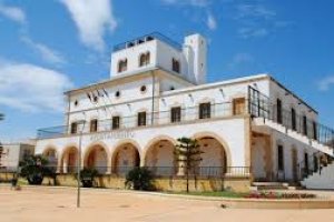 Edificio consistorial del municipio.