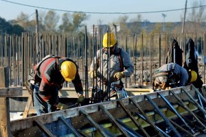 Imagen de archivo de trabajadores de la construcción.