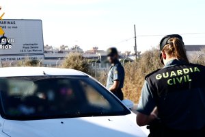 La Guardia Civil observó el vehículo de esta persona estacionado en Viator.