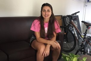 Paola Expósito desde el salón de casa en Estados Unidos.