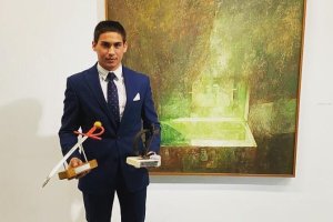 Cabrera con sus dos premios de la feria de Blanca.